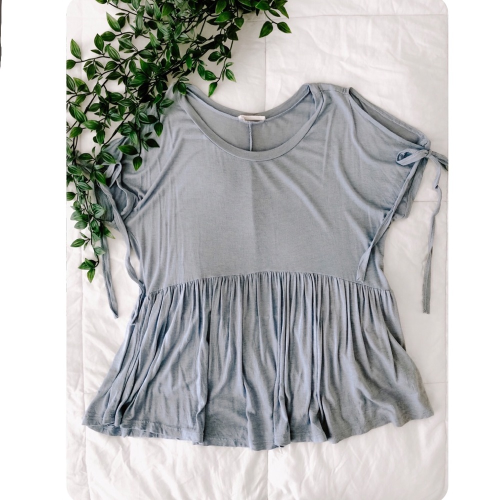 Light periwinkle top w/ties on the shoulders